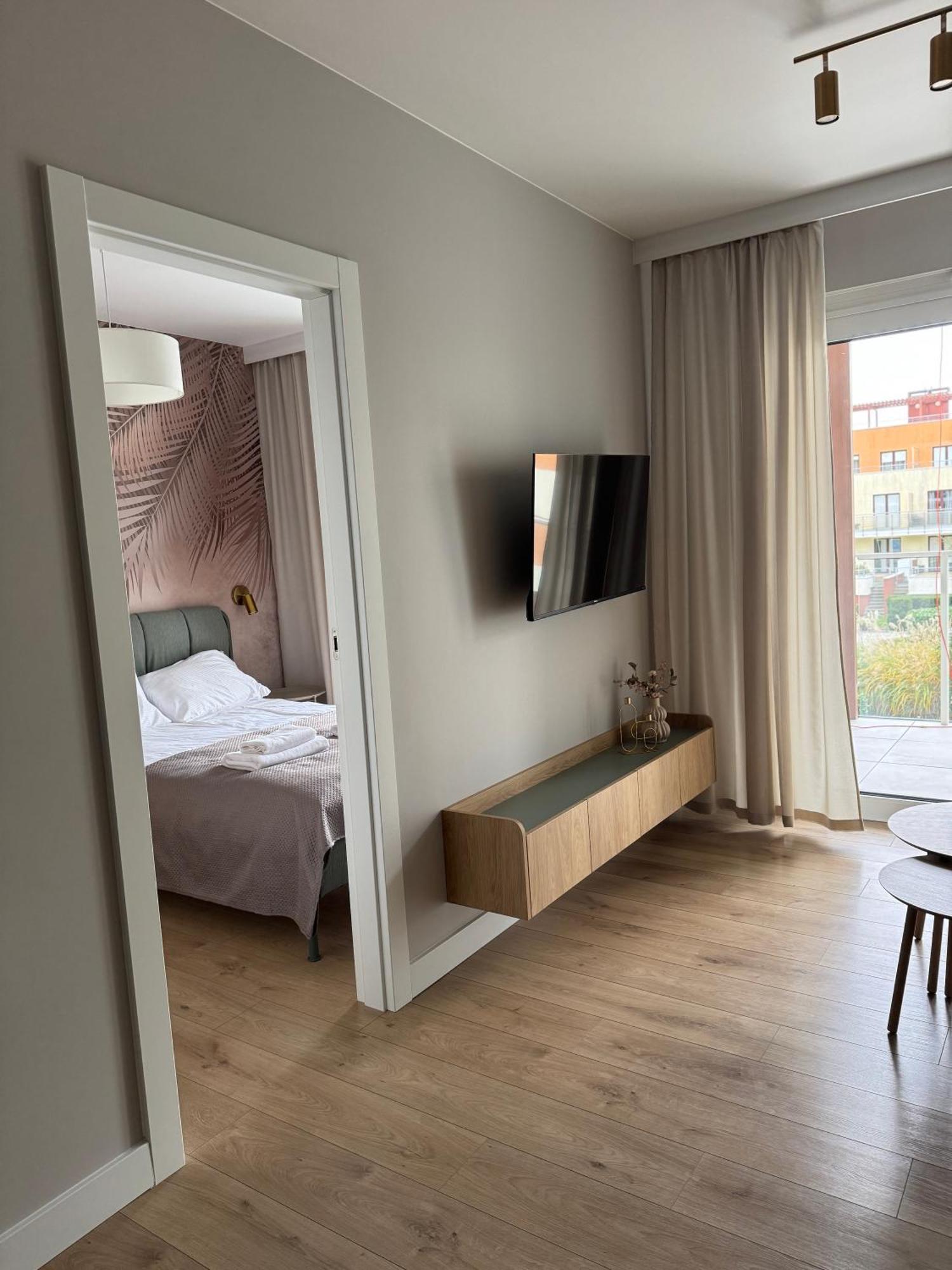 Palm Tree Perlowa Przystan Parking, 650m Do Plazy, Swiezo Oddany Nowoczesny Apartament, Parkplatz Im Preis Inbegriffen, 650 Meter Zum Strand, Frisch Fertiggestellt, Geraeumige Und Moderne Wohnung, Parking Included, 650 Meters To The Beach! Appartamento *